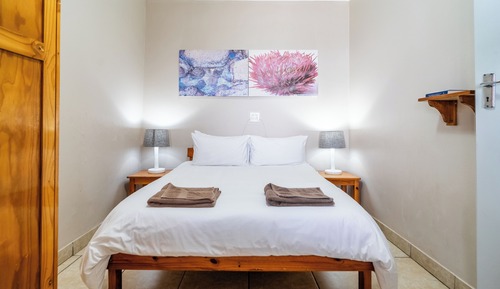 6 Sleeper Beach House (2 bedrooms sea v) (29)