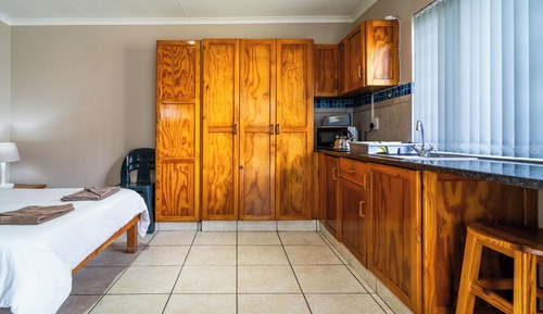 2 Sleeper Rondavel (dbl with bathroom) (5)