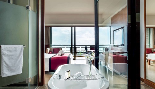 Deluxe Room, 1 King Bed, Ocean View