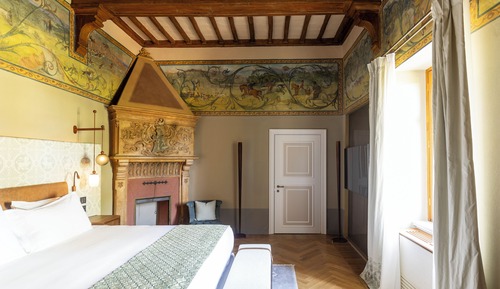 Signature Suite