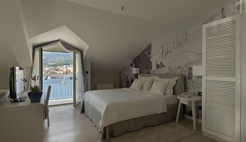 Suite, Sea View