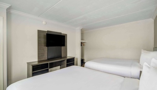 Deluxe Room, 2 Queen Beds, Non Smoking, Refrigerator & Microwave