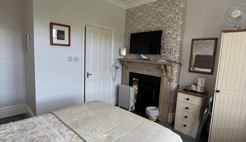 Double Room, Ensuite, Mountain View (First Floor)