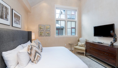 Room, 3 Bedrooms (C301)