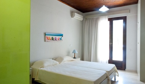 Studio, Partial Sea View