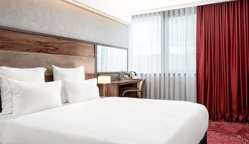 Superior Room, 1 King Bed (River Side)