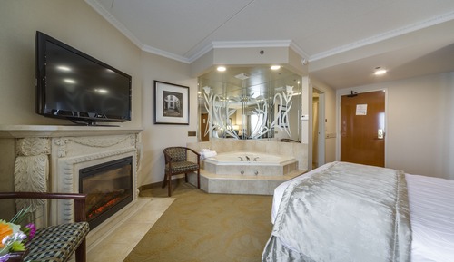 Queen Suite with Jetted Tub