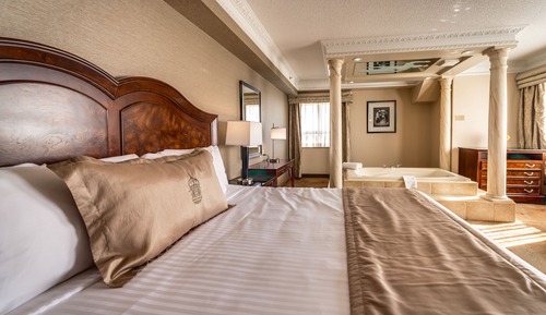 Luxury King Suite with Jetted Tub