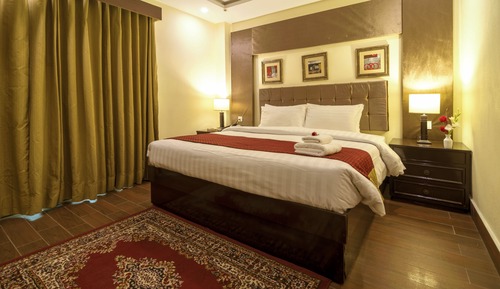 Executive Suite, 1 King Bed, Private Bathroom