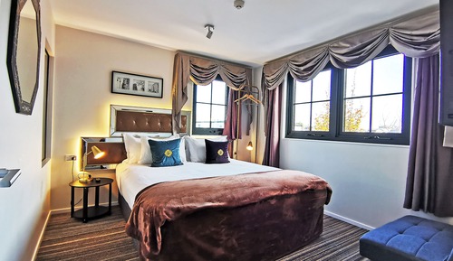 Business Class Apartment with Bathtub
