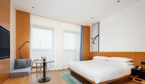 Standard Room, 1 King Bed, Corner