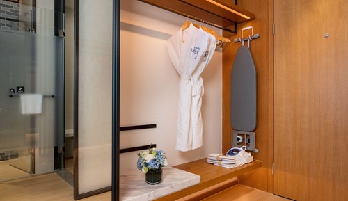 Deluxe Room, 1 King Bed