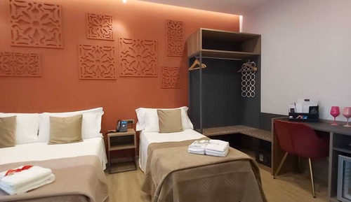 Deluxe Triple Room (105)