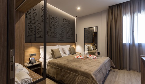Deluxe Double Room (102)