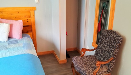 Basic Room, 1 Queen Bed