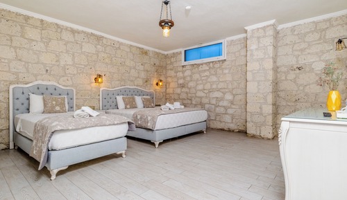 Economy Triple Room (Bodrum Kat)