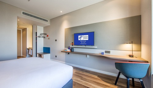 Standard Room, 1 King Bed