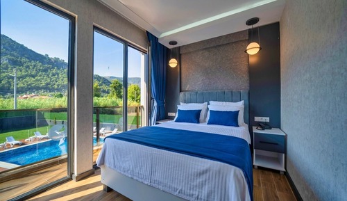 Deluxe Room, Non Smoking, Pool View