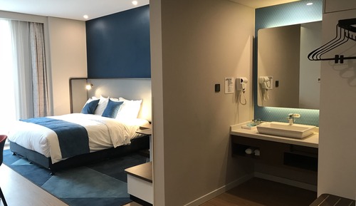 Standard Room, 1 King Bed (Extra Floor Space)