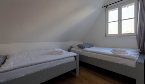 Family Condo (407)