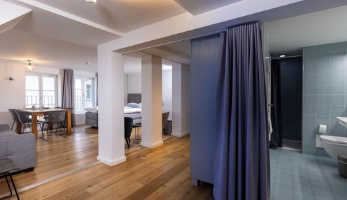 Family Condo (401)