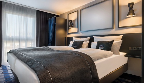 Standard Room, 1 Queen Bed