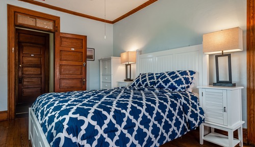 Room, 1 Queen Bed, Private Bathroom (#11 Main Building)