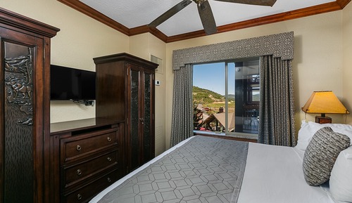 Condo (Studio)