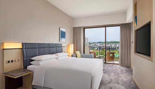 Room, 1 King Bed, Smoking, Garden View (Balcony)