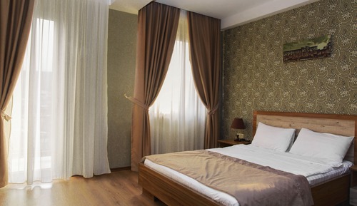 Suite, City View