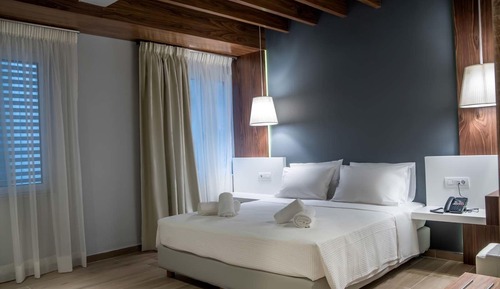 Deluxe Double or Twin Room