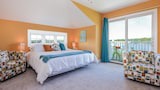 Condo, 3 Bedrooms, Lake View