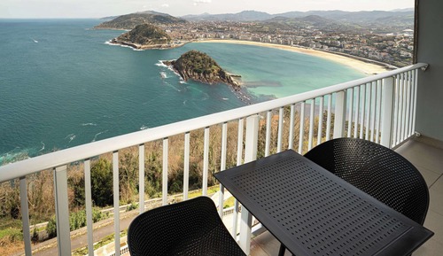 Privilege, Room, Balcony