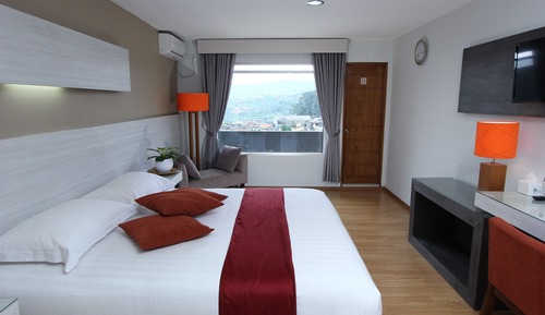 Deluxe Room, Balcony