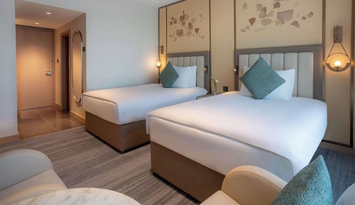 Family connecting room 1 king bed, 2 Double bed