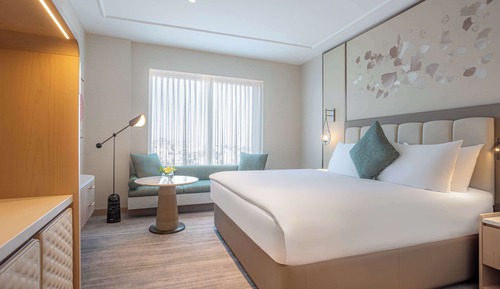 Deluxe Room, 1 King Bed, City View