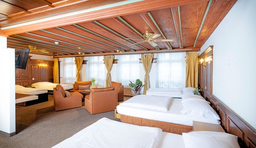 Room for 8 People