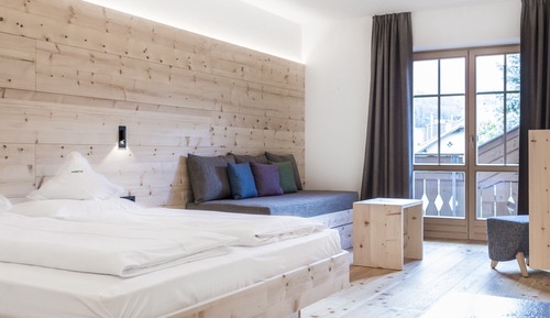 Classic Double Room, Balcony, Mountain View
