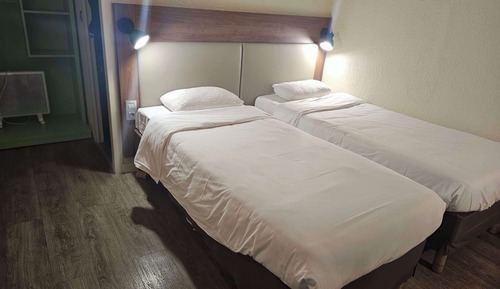 Next Generation, Room, 2 Twin Beds