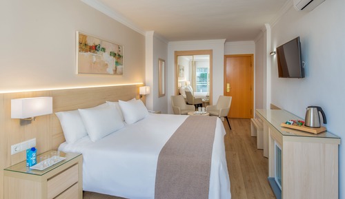 Superior Room (Lateral Sea View)