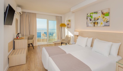 Premium Room Frontal Sea View (2+1)