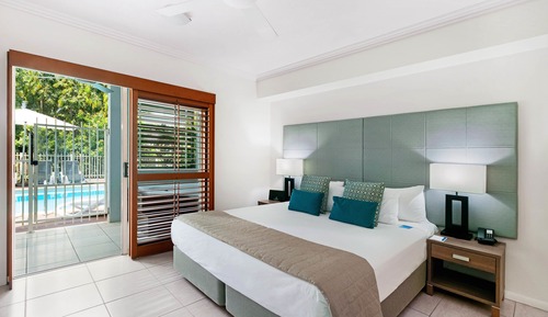 Spa Swim Out Room