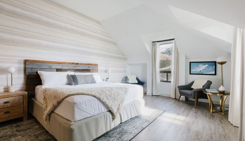 Superior Single Room, 1 King Bed, Mountain View
