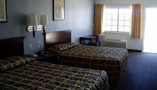 Standard room with two queen beds