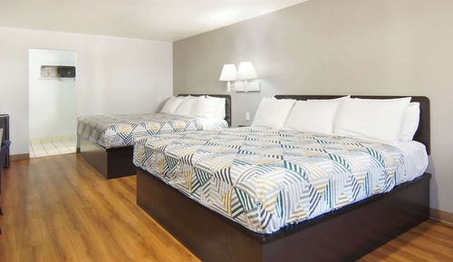 Standard Room, Multiple Beds, Non Smoking