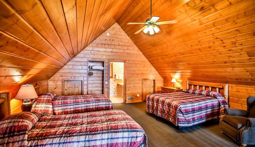 3 Bdrm with Loft Upper Roy Lake Villa