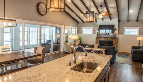 585 - 4 Bdrm Fairway Pines