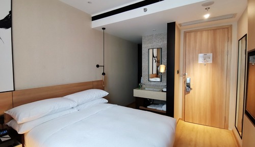 Room, 1 Queen Bed, City View