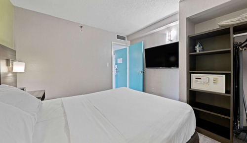Suite, 1 Queen Bed, Kitchen, Oceanfront (with Sofabed)