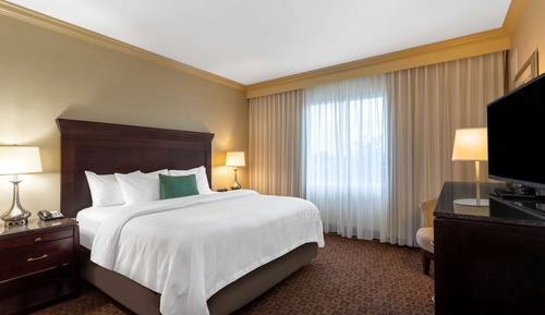 Suite, 1 King Bed, Accessible, Non Smoking (Mobility/Hearing Impaired)